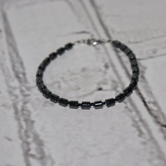 NWOT Natural hematite and glass beaded Bracelet 7.5" - Picture 4 of 5